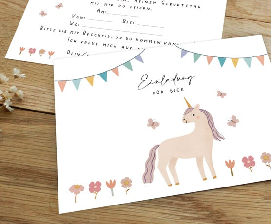 Hübsche Einladungskarte für den Einhorn Kindergeburtstag. 